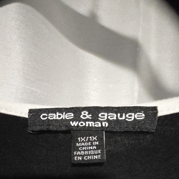 Size 1X Cable & Gauge Black Tunic with White Trim and Ruffle Sleeves - Picture 4 of 4